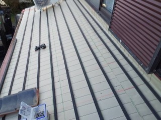 新しく屋根下地を形成した、ひたちなか市の現場