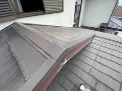 棟違い屋根になっているひたちなか市のスレート屋根