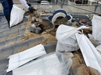 棟の解体が八割がた完了した様子