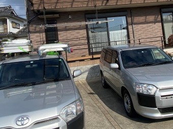 脚立と梯子を詰んだお客様担当の車両