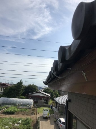 塗装した鼻隠しに支持金具を施工