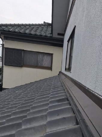 葺き止め漆喰とガルバリウム雨押えの施工完了