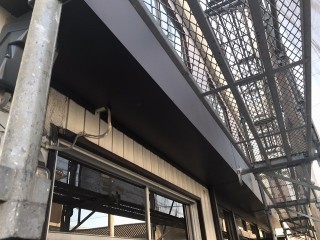 ガルバリウム板金を撒いたシャッターボックス