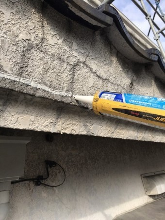 鼻隠しのクラックを変形シリコンで補修を始めた