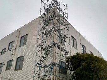 陸屋根改修の足場設置後