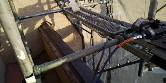 玄関上の板金施工