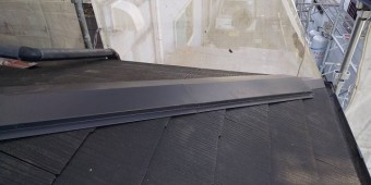 2階屋根下り棟板金剣先