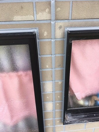 サッシ廻りのシーリング増し打ち
