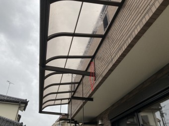 日立市で雨漏りが起きているテラス屋根