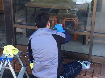 特殊溶剤使用中