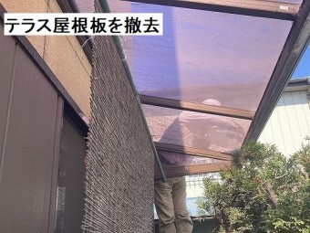 塩ビ平板が設置されたテラス