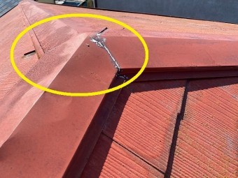 雨漏り箇所を屋根上で確認