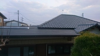 新規屋根材ルーガでの葺き替え完了