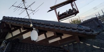 風切丸取り直しが終り玉掛けで荷物を降ろす