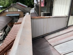 交換前のパラペット笠木板金