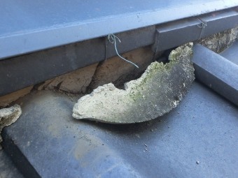 手で軽く触れただけで落ちる漆喰