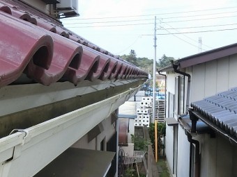 軒樋支持金具を外す前