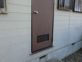 お勝手口のドア