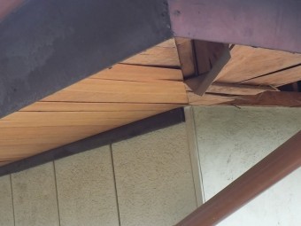 コーナー部分の軒天剥がれ