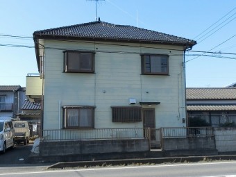 屋根からの雨漏りのある現場を東面から撮影