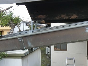 台風19号の被害で根元から抜けてしまった銅製支持金具