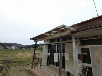 玄関から見た西面