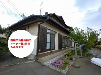 筑西市のお客様のお家の雨樋交換の架設足場を設置しますが、雨樋メータ数93M
