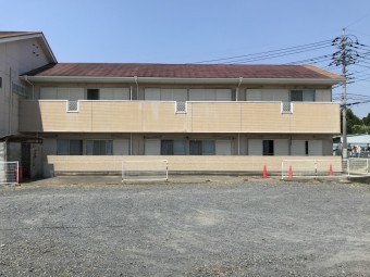 水戸市のバルコニーは笠木を取り付け雨仕舞いが完了し耐震性もアップしました