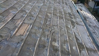 瓦を撤去した後の下葺き材の状況