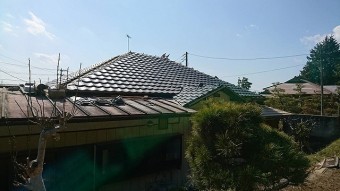 新規屋根材平瓦部ほぼ葺き終わり