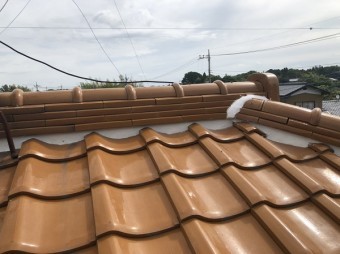 鬼瓦の漆喰を補修