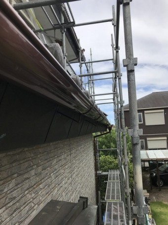 新しくリフォームしたサイディングと新しい雨樋がマッチしている