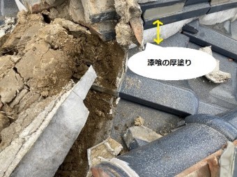 雨漏りしていた箇所は漆喰が厚塗りされている