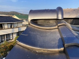棟巴瓦の位置には7寸丸瓦が付いています