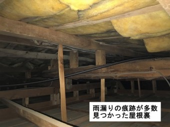瓦棒葺き屋根裏雨漏り