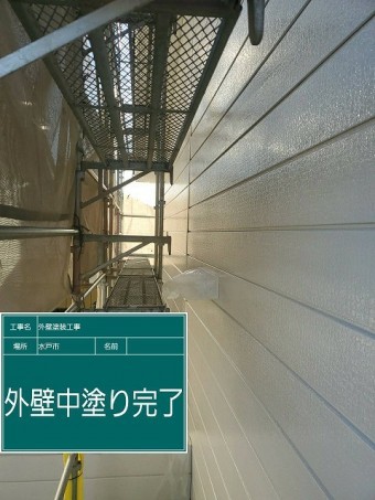 外壁中塗り完了西面