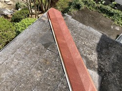 交換前の錆付いた降り棟板金