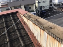 笠木板金を解体したパラペットの西側