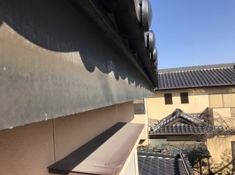 軒樋を支持金具を外した2階鼻隠し部