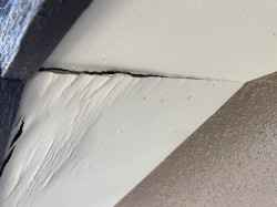 漏水し、シワシワになってしまった軒天