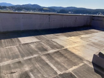 テナントビル陸屋根防水シート劣化雨漏り