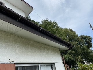しんちゃ色のアイアン105を使用した雨樋交換が完成