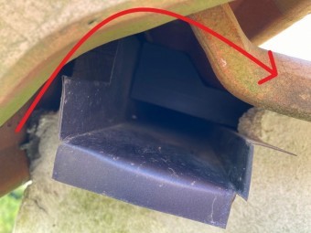 古河市のお客様の屋根は洋瓦でケラバには捨て水切り板金