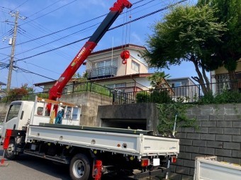 日立市でユニック車を使用して荷揚げをします