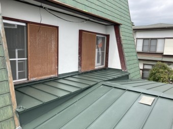MSタフビームで屋根葺き替え工事が完了した現場を点検した画像