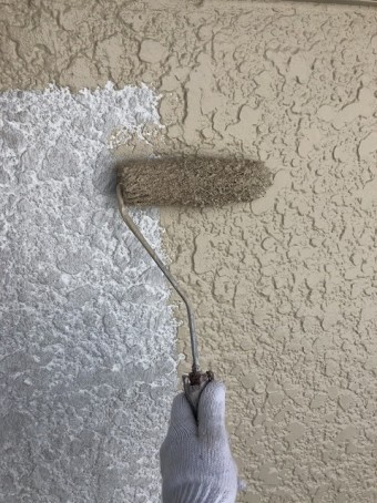 下塗りから中塗りしています