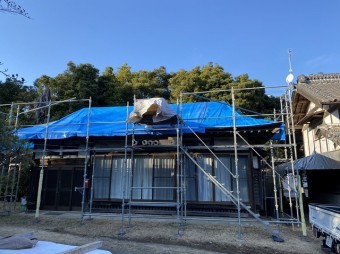 瓦下ろし完了後にブルーシート