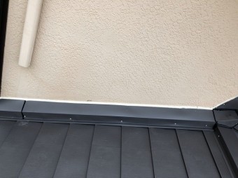 石岡市ガルバリウム鋼板クランク壁取り合い雨押え