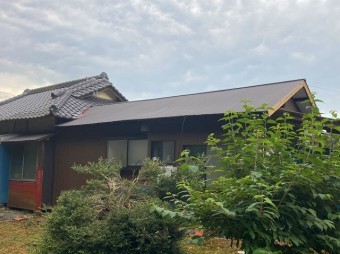 水戸市の完成した波トタン屋根の完成全体画像