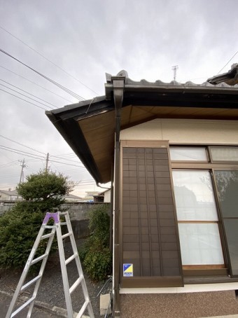 筑西市で調査中の銅雨樋とアンコー集水器
